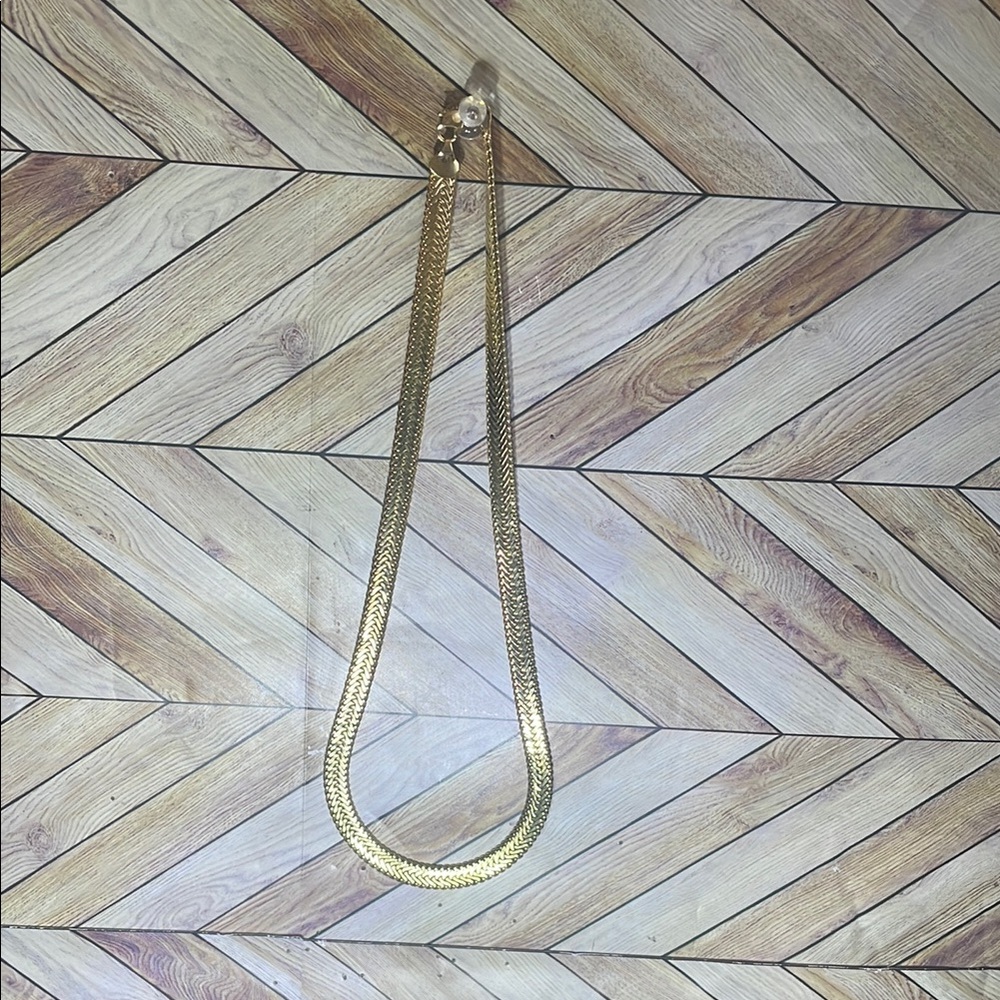 Vintage gold tone herringbone necklace 17” chain. Choker‎ style elegant